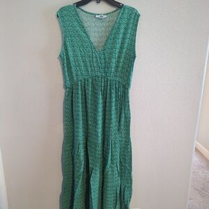 Sincerely Jules Dress Maxi Green V-Neck Tiered Flowy Cinched Waist Size Medium